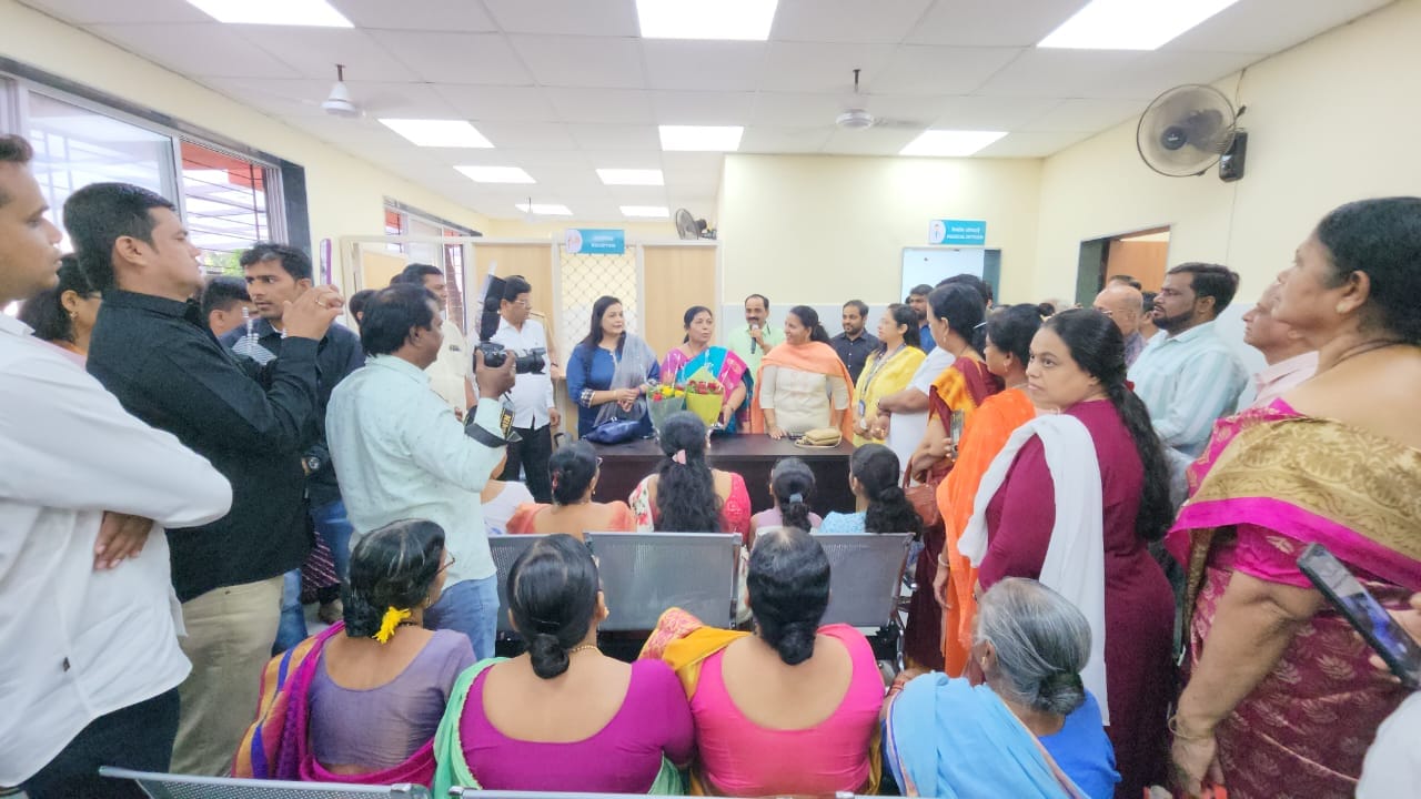 Mumbai News: बोरीवली वेस्ट में आपला दवाखाना का भव्य उद्घाटन, आमदार मनीषा चौधरी ने काटा रिबन 3 Mumbai News