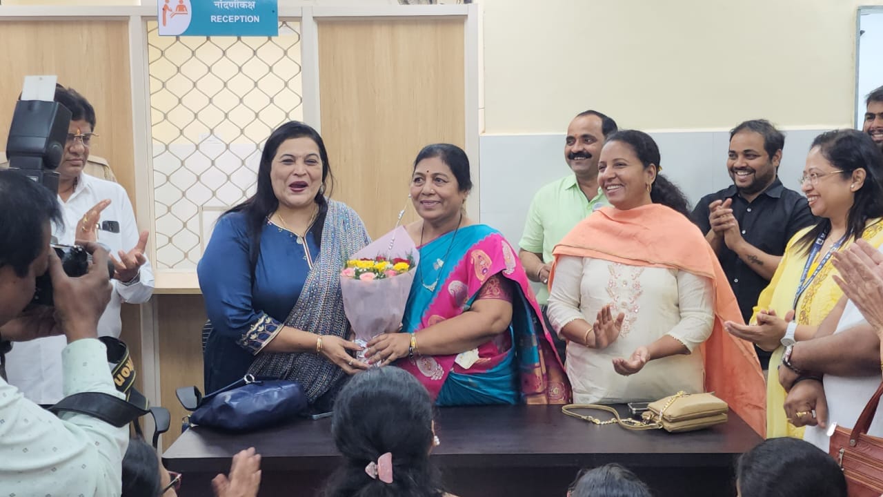 Mumbai News: बोरीवली वेस्ट में आपला दवाखाना का भव्य उद्घाटन, आमदार मनीषा चौधरी ने काटा रिबन 4 Mumbai News
