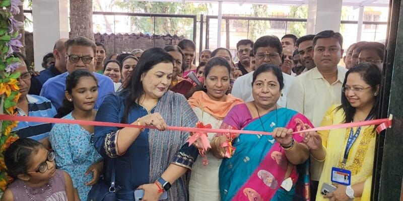 Mumbai News: बोरीवली वेस्ट में आपला दवाखाना का भव्य उद्घाटन, आमदार मनीषा चौधरी ने काटा रिबन 1 Mumbai News