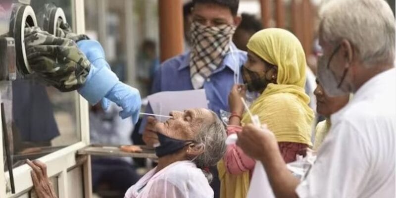 Covid-19 In Maharashtra: राज्य में तेजी से बढ रहा कोविड संक्रमण, 50 नए मामले आए सामने 1 Covid-19 In Maharashtra