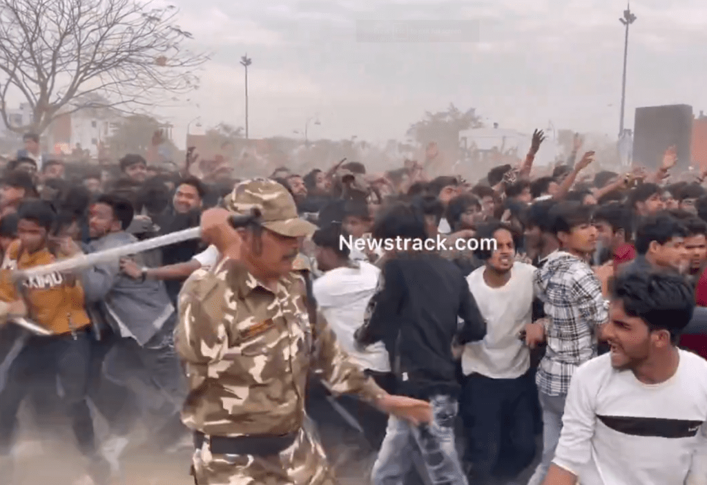 Bade Miya Chote Miya: 'बड़े मियां छोटे मियां' फिल्म प्रमोशन के दौरान मची भगदड़, पुलिस ने किया लाठीचार्ज 2 Bade Miyan Chote Miyan