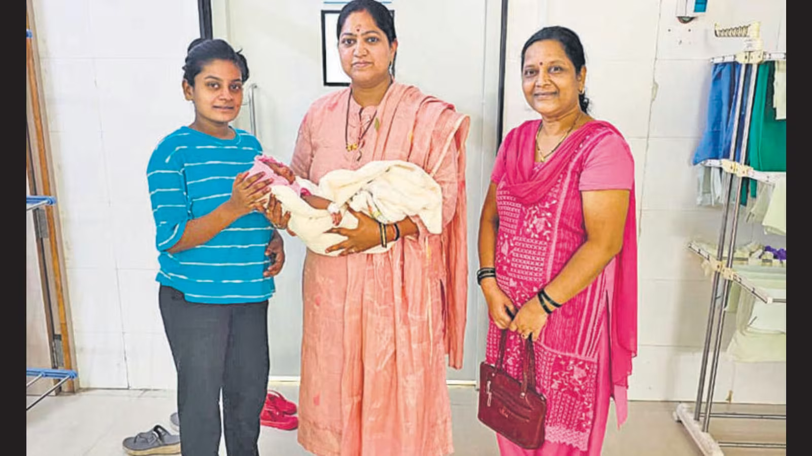 मुंबई: नर्सों की घिनौनी हरकत, रोते बच्चे के मुंह पर लगा दिया टेप! 2 प्रिया कांबले ने 25 मई को अपने बेटे को जन्म दिया था