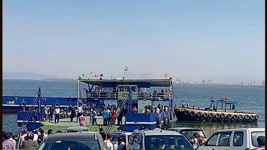 RoRo सेवा में खलल: यात्री हुए परेशान