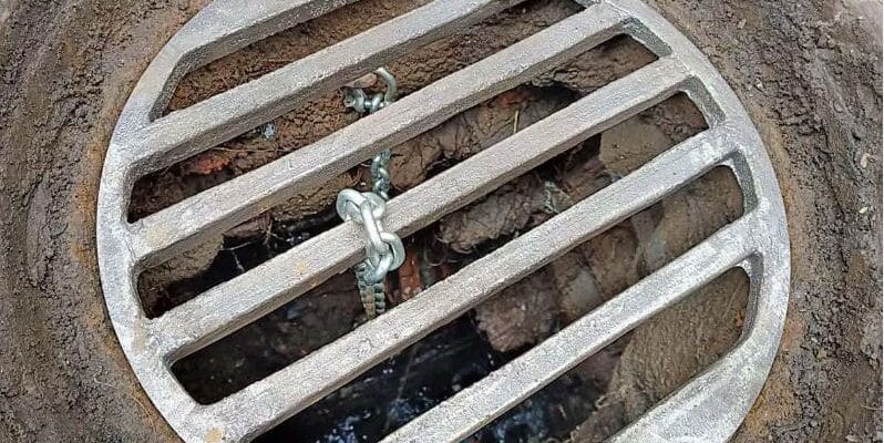 Mumbai ONTV News: नाले में गिरकर ट्रैफिक कांस्टेबल बुरी तरह घायल, सड़क ठेकेदारों के खिलाफ मामला दर्ज 1 Mumbai ONTV News