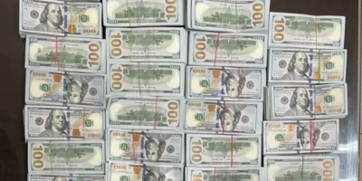 मुंबई: कस्टम्स ने मछली पकड़ने वाली नाव से जब्त किए लाखों रुपए के डॉलर