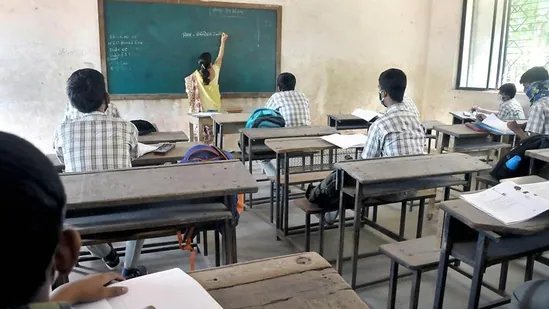 महाराष्ट्र: स्कूलों को मिलेंगे ग्रेड! पढ़ाई के स्तर को सुधारने का बड़ा फैसला, जानिए कैसे मिलेगी रेटिंग 1 महाराष्ट्र: स्कूलों को मिलेंगे ग्रेड! पढ़ाई के स्तर को सुधारने का बड़ा फैसला, जानिए कैसे मिलेगी रेटिंग