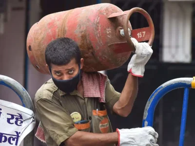 नया वित्तीय साल में जेब पर असर! गैस हुई सस्ती, गाड़ियां महंगी