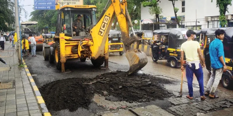 गड्ढे मुक्त मुंबई! चुनाव आयोग ने बीएमसी के सड़क मरम्मत को दी हरी झंडी