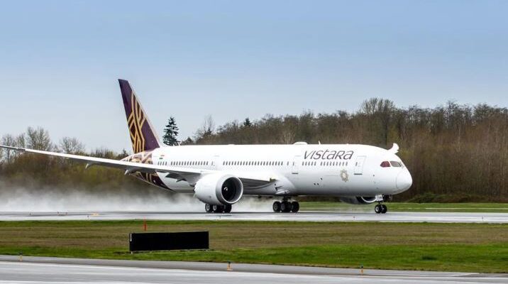 Vistara Airline के 15 से ज्यादा पायलटों ने दिया इस्तीफा, जानें क्या है इसके पीछे की वजह 1 Vistara Airline
