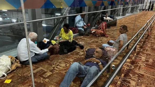 एअर इंडिया की फ्लाइट में AC फुस्स, यात्री हुए बेहाल, 20 घंटे की देरी से