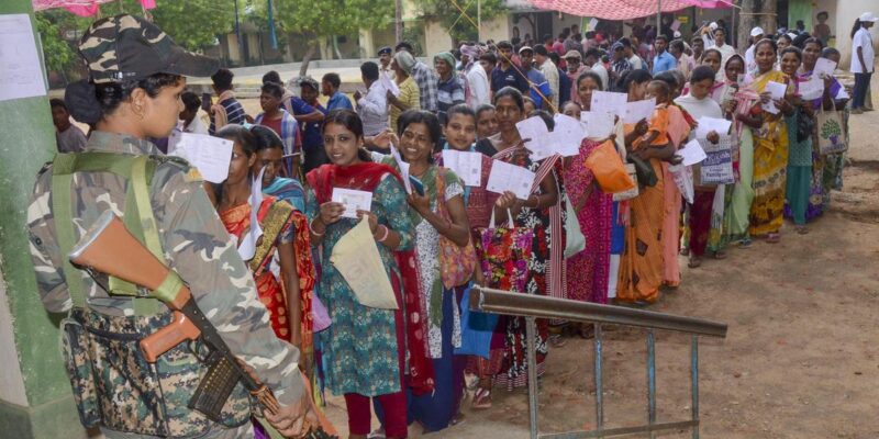 लोकतंत्र की जीत: बंगाल 75.66%, आंध्र 68.04% मतदान के साथ चौथे चरण में 62.31% वोटिंग