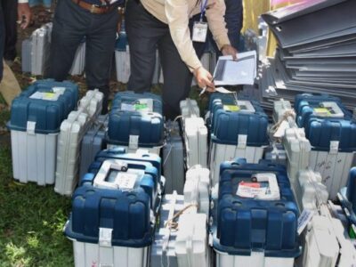 हाई कोर्ट नाराज़: EVM रखने के लिए खुली जगह हड़पने की कोशिश, बोले - ये तो गैरकानूनी है!