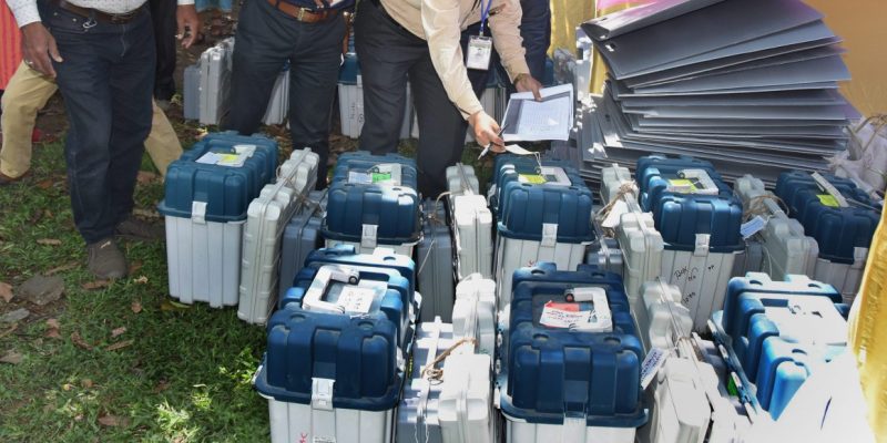 हाई कोर्ट नाराज़: EVM रखने के लिए खुली जगह हड़पने की कोशिश, बोले - ये तो गैरकानूनी है!