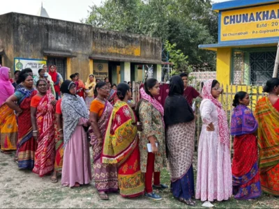 लोकसभा चुनाव 2024 LIVE: पश्चिम बंगाल के मतदान मैदान में हिंसा की आग, बीजेपी-टीएमसी में तकरार