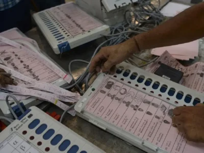 लोकसभा चुनाव 2024: युवक के 8 बार वोटिंग का वीडियो वायरल, फर्रुखाबाद से BJP उम्मीदवार मुकेश राजपूत के पक्ष में; ECI ने लिया एक्शन