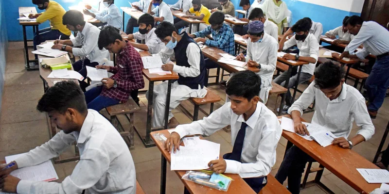 महाराष्ट्र बोर्ड 10वीं के नतीजे: हिंदी, मराठी में छात्रों ने मारी बाजी!
