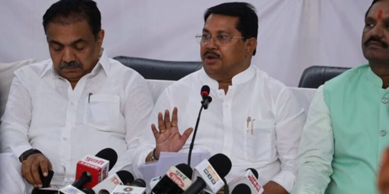 वडेट्टीवार का ‘केवल उदाहरण’: करकरे की मौत पर विवाद जारी! 1 वडेट्टीवार का ‘केवल उदाहरण’: करकरे की मौत पर विवाद जारी!