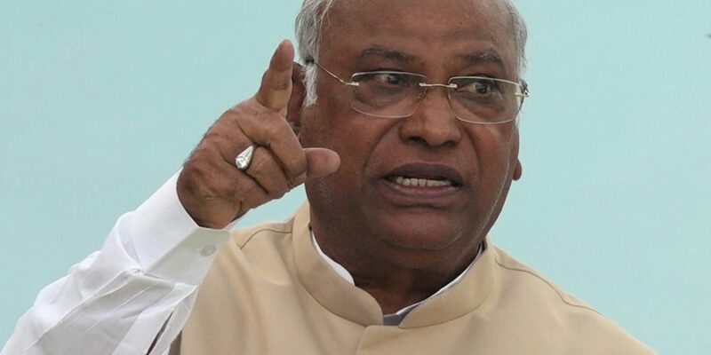 मोदी को विदाई देने के लिए तैयार है जनता: खड़गे