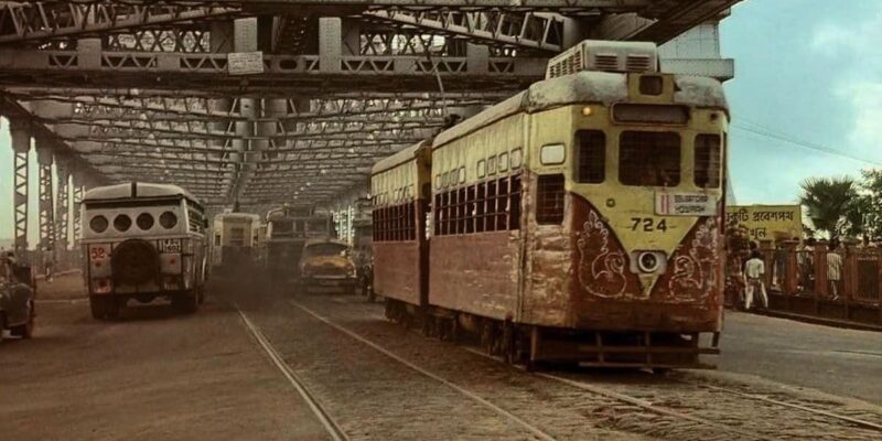 ट्राम की यादें: कभी घोड़ों से चलती थी, अब बस कोलकाता में बची! 1 ट्राम की यादें: कभी घोड़ों से चलती थी, अब बस कोलकाता में बची!