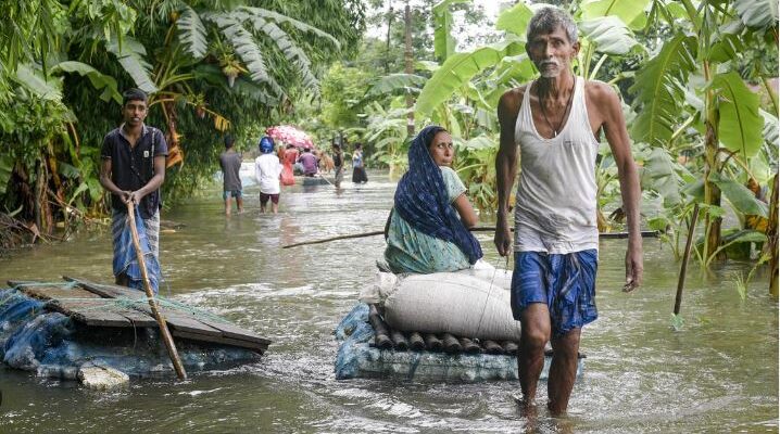 चक्रवात रेमाल के बाद आई बाढ़ ने असम में मचाई तबाही, इंफाल में हालात सबसे बुरे! 1 रेमाल