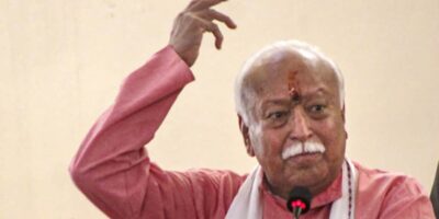 मोहन भागवत की सनसनीखेज टिप्पणी: चुनावी लड्डू लपेटने की बजाय देश की समस्याओं पर ध्यान दें नेता!