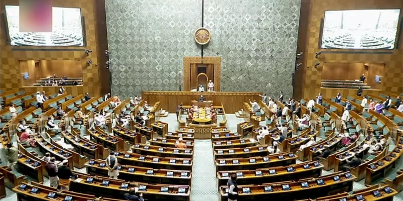 सांसद पर आपराधिक मामले