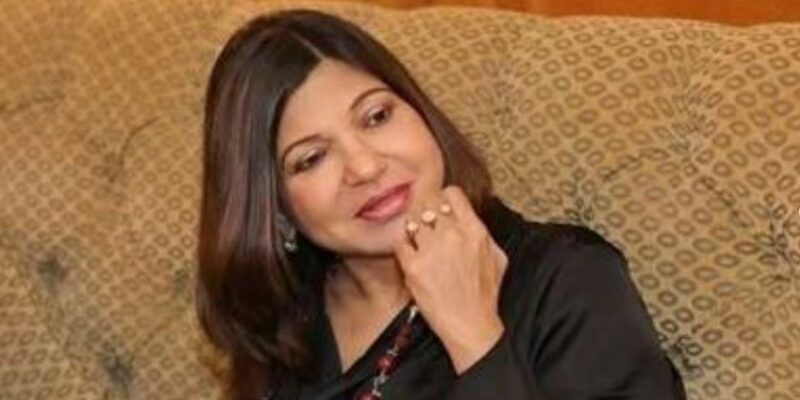 Alka Yagnik को सुनाई देना हुआ बंद, सोशल मीडिया पर सिंगर ने दी शॉकिंग न्यूज़ 1 Alka Yagnik