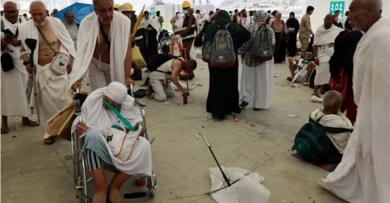 मक्का में भीषण गर्मी के बीच हज यात्रियों की मौत का आंकड़ा 1300 पार, गर्मी से बेहोश होकर गिर रहे हाजी 1 हज यात्रियों की मौत
