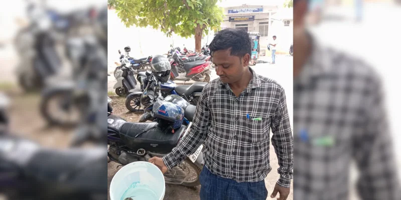 बिहार: पत्नी के साथ सांप लेकर अस्पताल पहुंचा पति, कहा- "डॉक्टर साहब, इसी ने काटा है, प्लीज बचा लीजिए" 1 बिहार, सांप