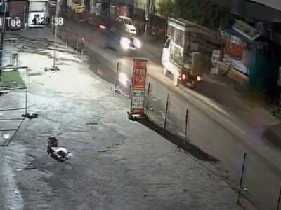 NCP नेता, पुणे, कार से एक टेंपो को टक्कर