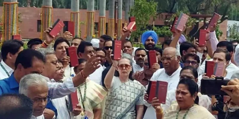 विपक्ष का हथियार, उन्हीं पर वार? 'संविधान हत्या दिवस' की रणनीति 1 संविधान हत्या दिवस