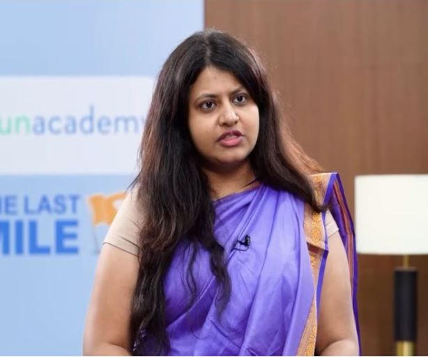IAS Pooja Khedkar की बढ़ी और मुश्किल, FIR हुई दर्ज, पात्रता रद्द करने को लेकर नोटिस जारी 3 IAS Pooja Khedkar