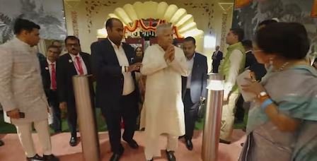 अनंत-राधिका की शादी में फुल फैमिली के साथ पहुंचे लालू प्रसाद यादव, नीता अंबानी ने किया स्वागत 2 लालू प्रसाद यादव