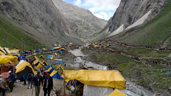 जम्मू कश्मीर में बादल फटने से भारी तबाही, बाढ़ का पानी घरों में घुसा, अमरनाथ यात्रा रोकी गई