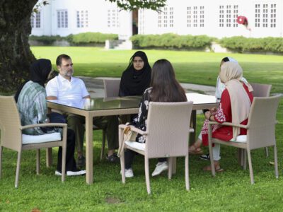 श्रीनगर में राहुल गांधी से छात्राओं ने पूछा - शादी कब करोगे? जानें क्या था जवाब