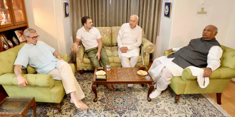 जम्मू-कश्मीर विधानसभा चुनाव: नेशनल कॉन्फ्रेंस ने खोले पत्ते, 18 उम्मीदवारों की लिस्ट से मचा हलचल 1 जम्मू-कश्मीर विधानसभा चुनाव: नेशनल कॉन्फ्रेंस ने खोले पत्ते, 18 उम्मीदवारों की लिस्ट से मचा हलचल