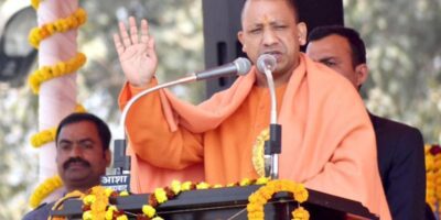 CM Yogi's big attack: जम्मू-कश्मीर के लिए अलग झंडा? राहुल गांधी के इरादों पर योगी ने उठाए सवाल!