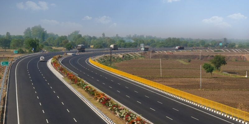 सड़कों का राजा कौन? राष्ट्रीय राजमार्ग और जीटी रोड के बीच का अनोखा फर्क 1 सड़कों का राजा कौन? राष्ट्रीय राजमार्ग और जीटी रोड के बीच का अनोखा फर्क