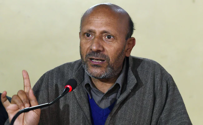 AIP की बढ़ती ताकत: राशिद इंजीनियर बाहर, महबूबा मुफ्ती और उमर अब्दुल्ला की बढ़ी चिंताएँ