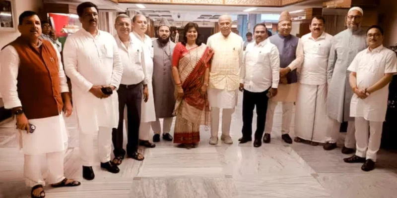 Waqf land scam: क्या खरगे जिम्मेदार हैं? JPC की बैठक में वक्फ भूमि घोटाले पर आरोप, विपक्ष नाराज! 1 Waqf land scam: क्या खरगे जिम्मेदार हैं? JPC की बैठक में वक्फ भूमि घोटाले पर आरोप, विपक्ष नाराज!