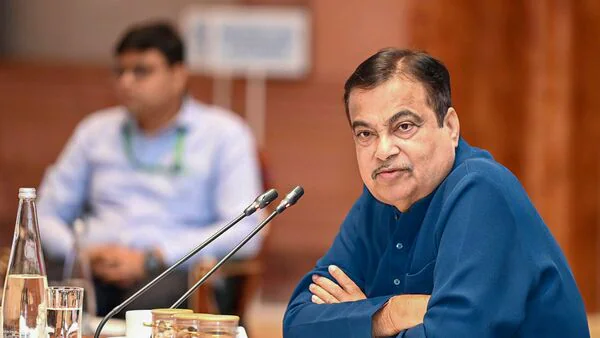 Questions on Ladki Bahin scheme: अपनों पर भारी पड़े गडकरी- लाडकी बहिन योजना को बताया 'विषकन्या', विरोधियों को मिला मसाला! 1 Questions on Ladki Bahin scheme: अपनों पर भारी पड़े गडकरी- लाडकी बहिन योजना को बताया 'विषकन्या', विरोधियों को मिला मसाला!