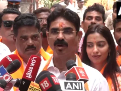 Thackeray Family Reunion: क्या फिर एक होगा ठाकरे परिवार? बाला नंदगांवकर का दावा, दोनों ठाकरे भाइयों को लाएंगे एक मंच पर! 3 Thackeray Family Reunion: क्या फिर एक होगा ठाकरे परिवार? बाला नंदगांवकर का दावा, दोनों ठाकरे भाइयों को लाएंगे एक मंच पर!