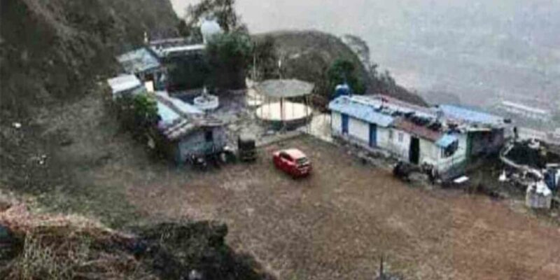 Illegal Dargah Demolition: हवाई अड्डे के पास अतिक्रमण, जानिए कैसे 4 पत्थरों से शुरू होकर एक एकड़ में फैल गई अवैध दरगाह 1 Illegal Dargah Demolition: हवाई अड्डे के पास अतिक्रमण, जानिए कैसे 4 पत्थरों से शुरू होकर एक एकड़ में फैल गई अवैध दरगाह