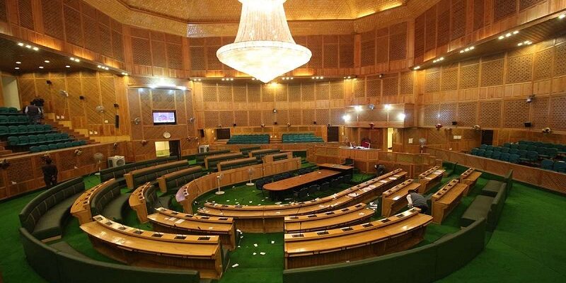 Jammu Kashmir Assembly Session: छह साल के इंतजार के बाद जम्मू कश्मीर विधानसभा में गूंजी लोकतंत्र की आवाज, पहले दिन ही मचा धारा 370 पर घमासान 1 Jammu Kashmir Assembly Session: छह साल के इंतजार के बाद जम्मू कश्मीर विधानसभा में गूंजी लोकतंत्र की आवाज, पहले दिन ही मचा धारा 370 पर घमासान