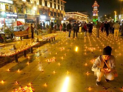 Srinagar's First Grand Diwali Celebration: कश्मीर की धरती पर इतिहास रचा गया; लाल चौक पर पहली बार मनी भव्य दिवाली, हजारों दीयों की रोशनी से जगमगाया आसमान