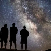 Age of stars: क्या वाकई मर चुके हैं हमें दिखने वाले तारे? चौंका देगा आपको ये सच!