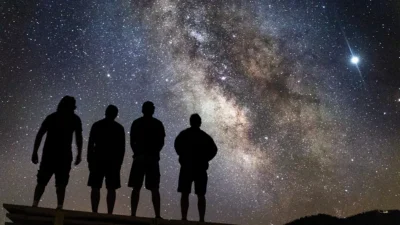 Age of stars: क्या वाकई मर चुके हैं हमें दिखने वाले तारे? चौंका देगा आपको ये सच!