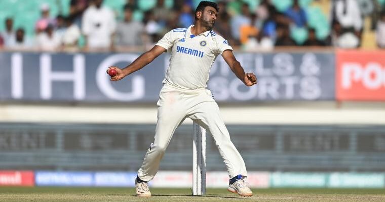 Ashwin ke Test Record: अश्विन के रिटायरमेंट के साथ हुआ एक युग का अंत, इन 6 रिकॉर्ड्स के चलते हमेशा रहेंगे याद 1 Ashwin ke Test Record: अश्विन के रिटायरमेंट के साथ हुआ एक युग का अंत, इन 6 रिकॉर्ड्स के चलते हमेशा रखेंगे याद