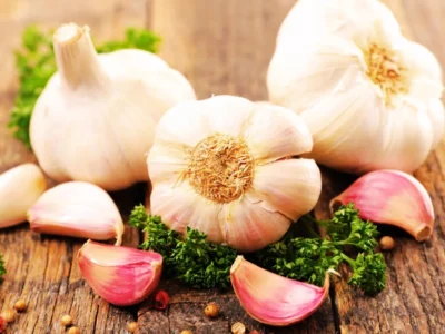 Benefits of Garlic: पाचन तंत्र से लेकर कोलेस्ट्रॉल तक, लहसुन खाने से सेहत को मिलेंगे जबरदस्त फायदे