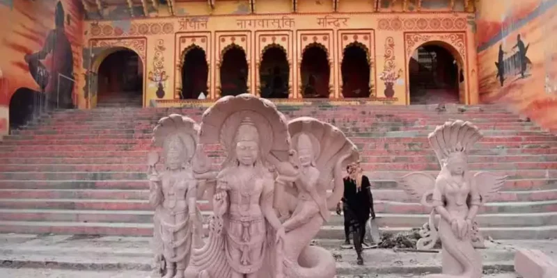 Maha Kumbh 2025: जिस सांप से हुआ था समुद्र मंथन, यहां है उसका भव्य मंदिर, कुंभ जाएं तो करें दर्शन! वरना अधूरी रह जाएगी यात्रा